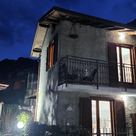 Vakantiehuis La Casetta Di Laura Intera Casa Indipendente A Chi Piace Il Silenzio Vista 5 Chilometri Da Varenna Lierna