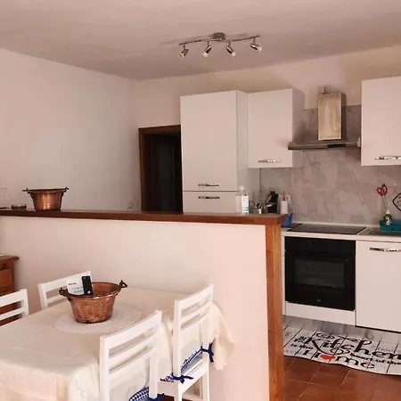 Casa de Férias La Casetta Di Laura Intera Casa Indipendente A Chi Piace Il Silenzio Vista 5 Chilometri Da Varenna *