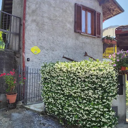 Prázdninový dům La Casetta Di Laura Intera Casa Indipendente A Chi Piace Il Silenzio Vista 5 Chilometri Da Varenna Lierna