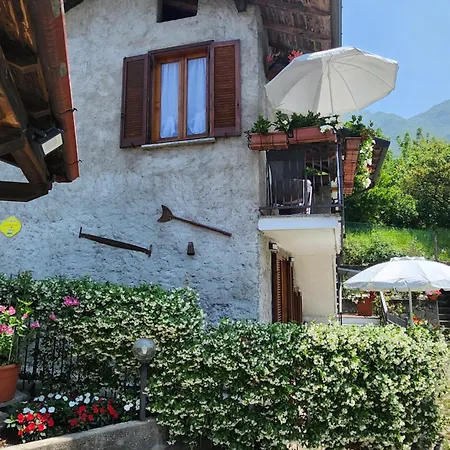 La Casetta Di Laura Intera Casa Indipendente A Chi Piace Il Silenzio Vista 5 Chilometri Da Varenna Lierna