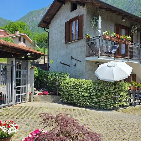 Feriehus La Casetta Di Laura Intera Casa Indipendente A Chi Piace Il Silenzio Vista 5 Chilometri Da Varenna Lierna