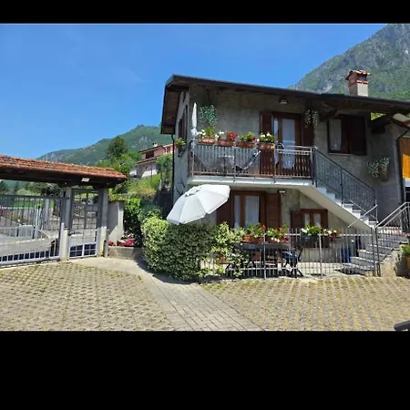La Casetta Di Laura Intera Casa Ideale Famiglie E Gruppi Dista 5 Chilometri Da Varenna Casa vacanze *